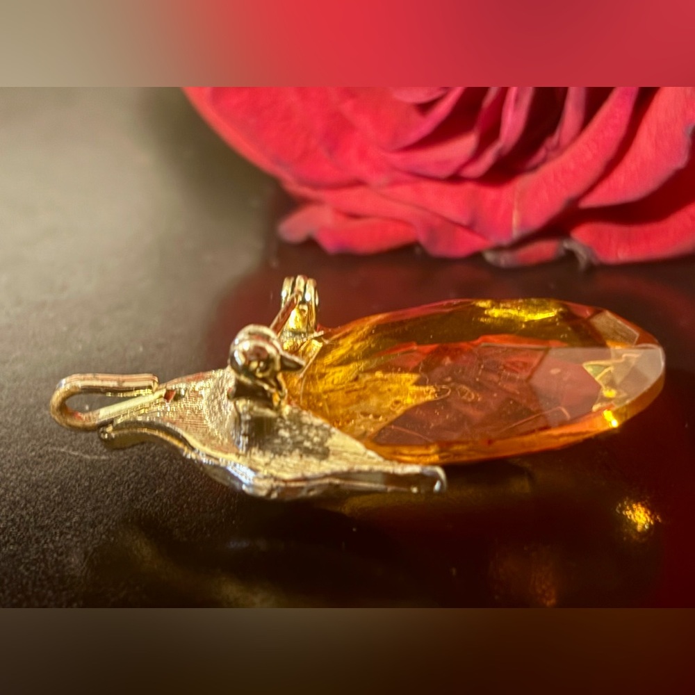 Vintage Gold Tone and Amber Leaf Pendant / Brooch - Picture 8 of 15